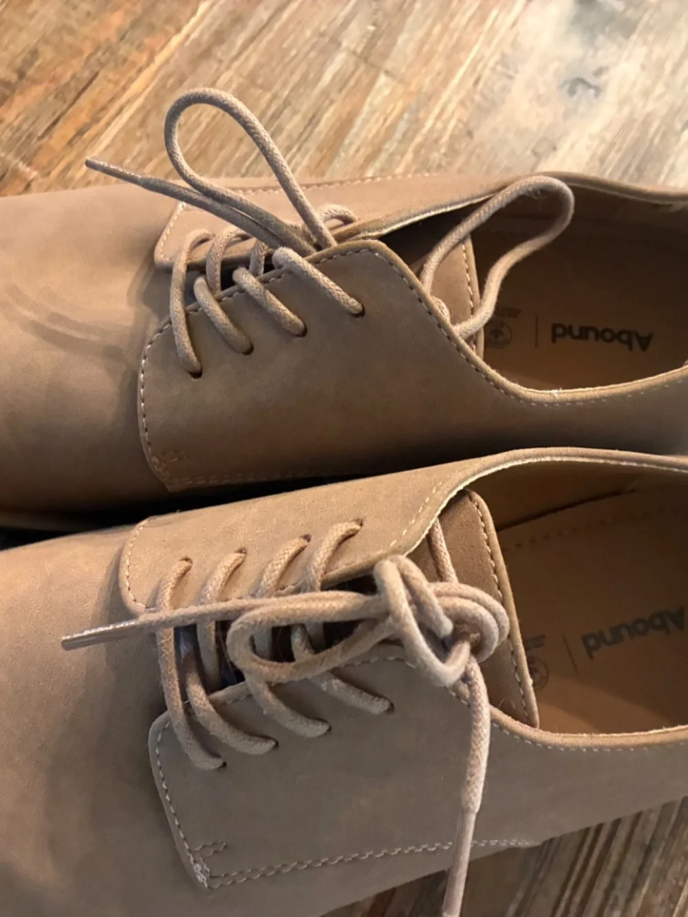 Men’s Abound size 8 suede shoes